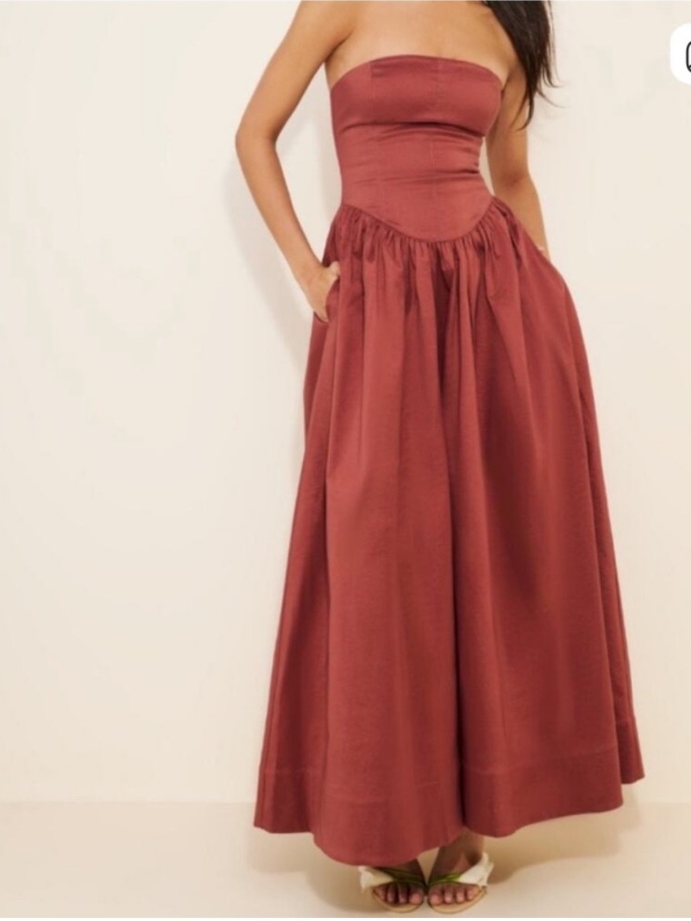 Hansen and Gretel Audrey Pinot
Elegant Rust Maxi Gown